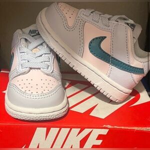 Nike dunk - Pink and Teal (brand new)